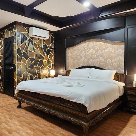 Arya Suites Patong Beach Екстериор снимка