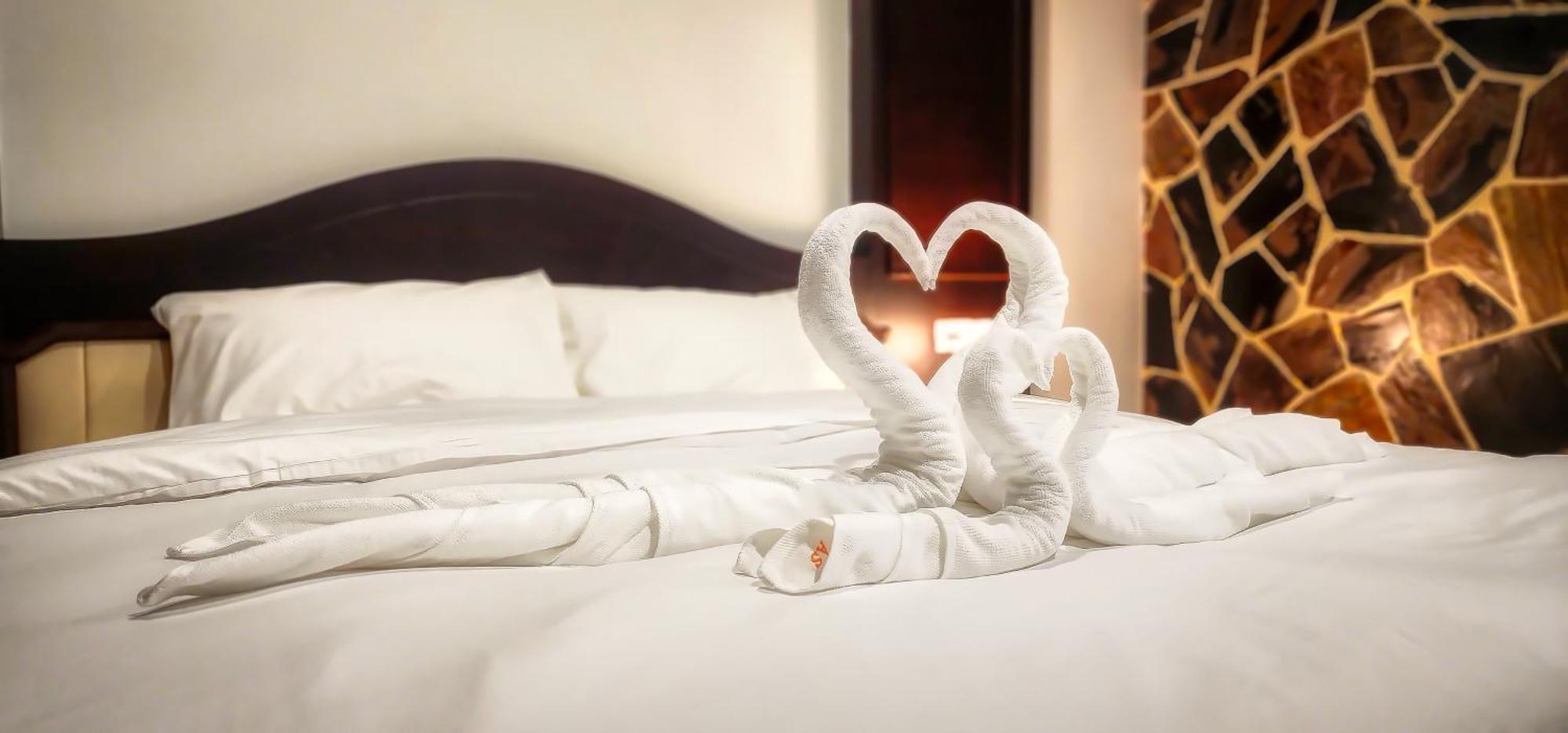 Arya Suites Patong Beach Екстериор снимка