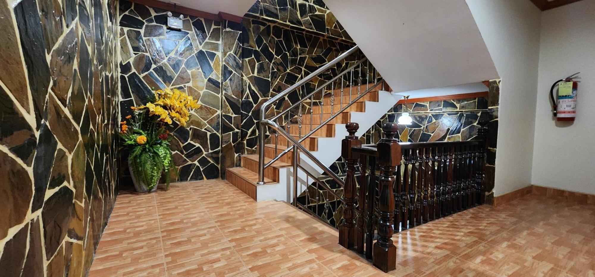 Arya Suites Patong Beach Екстериор снимка