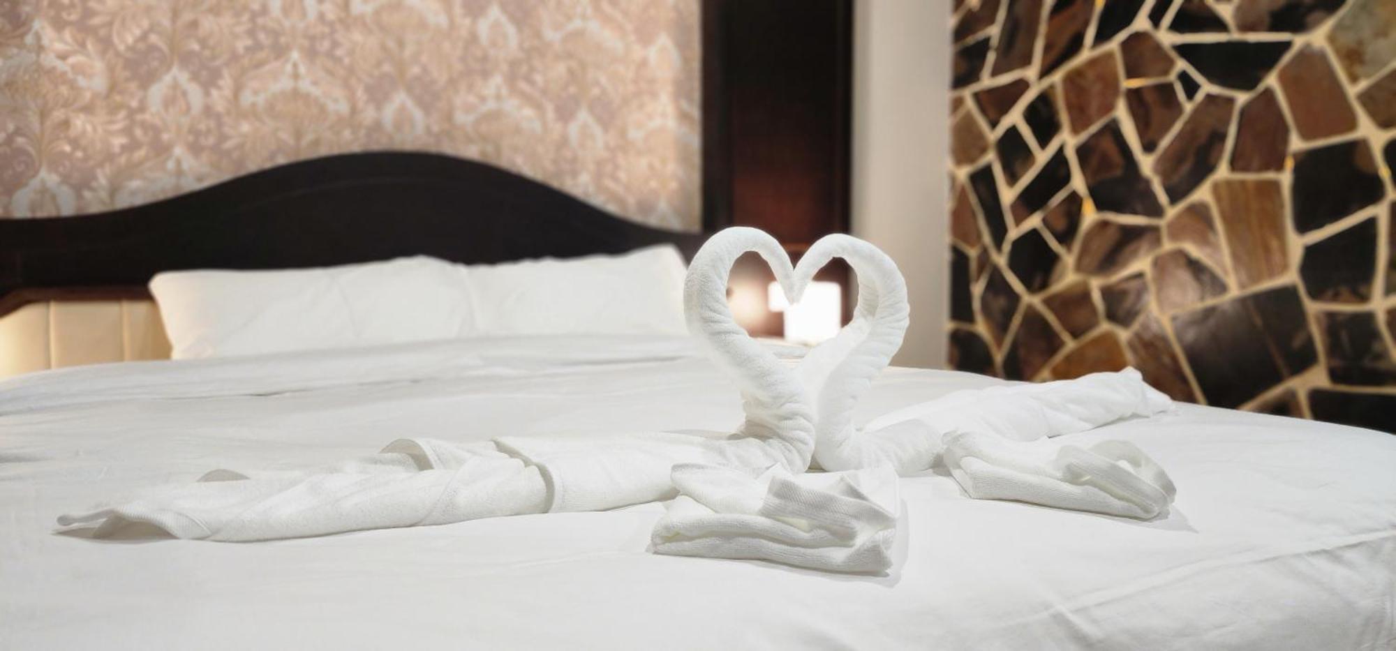 Arya Suites Patong Beach Екстериор снимка