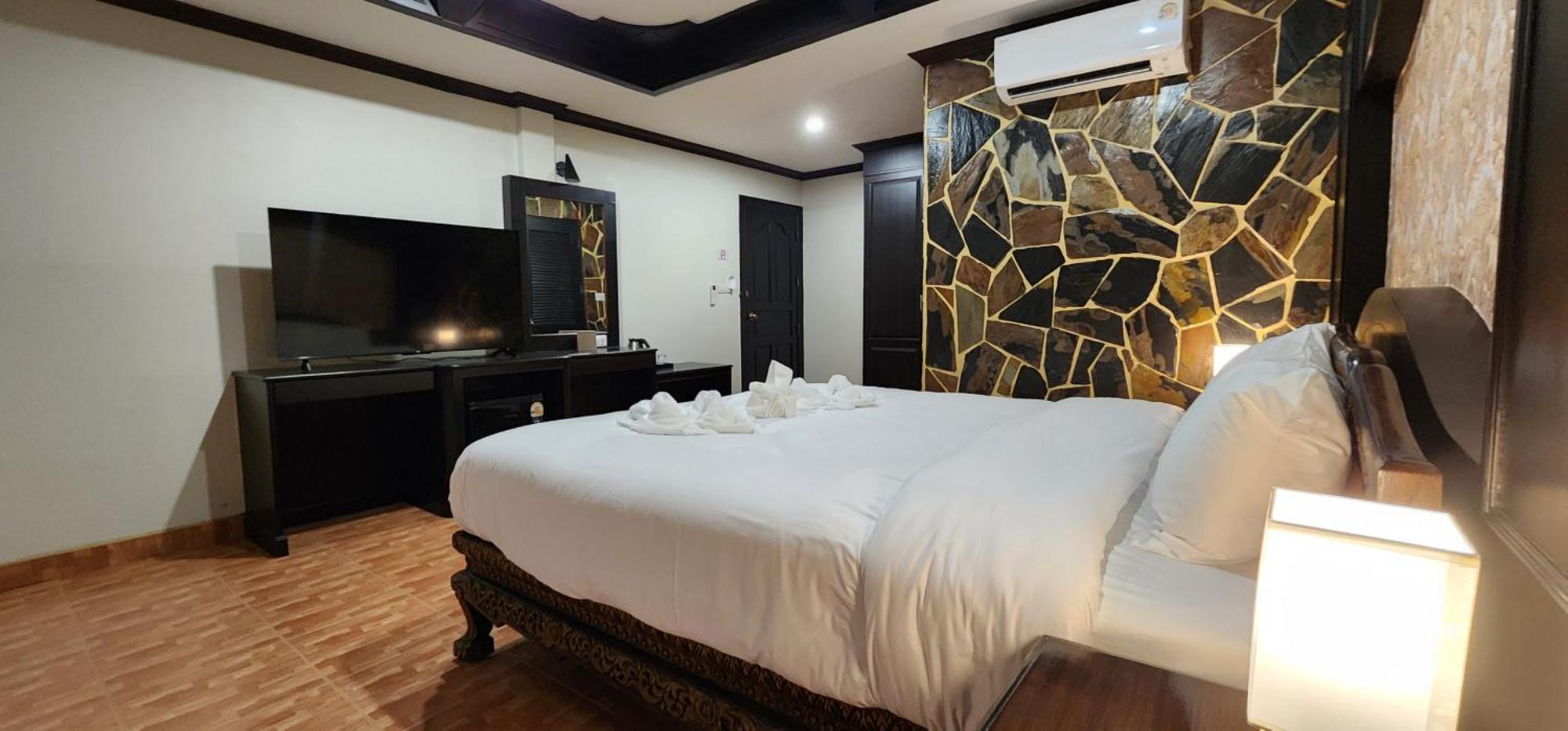 Arya Suites Patong Beach Екстериор снимка