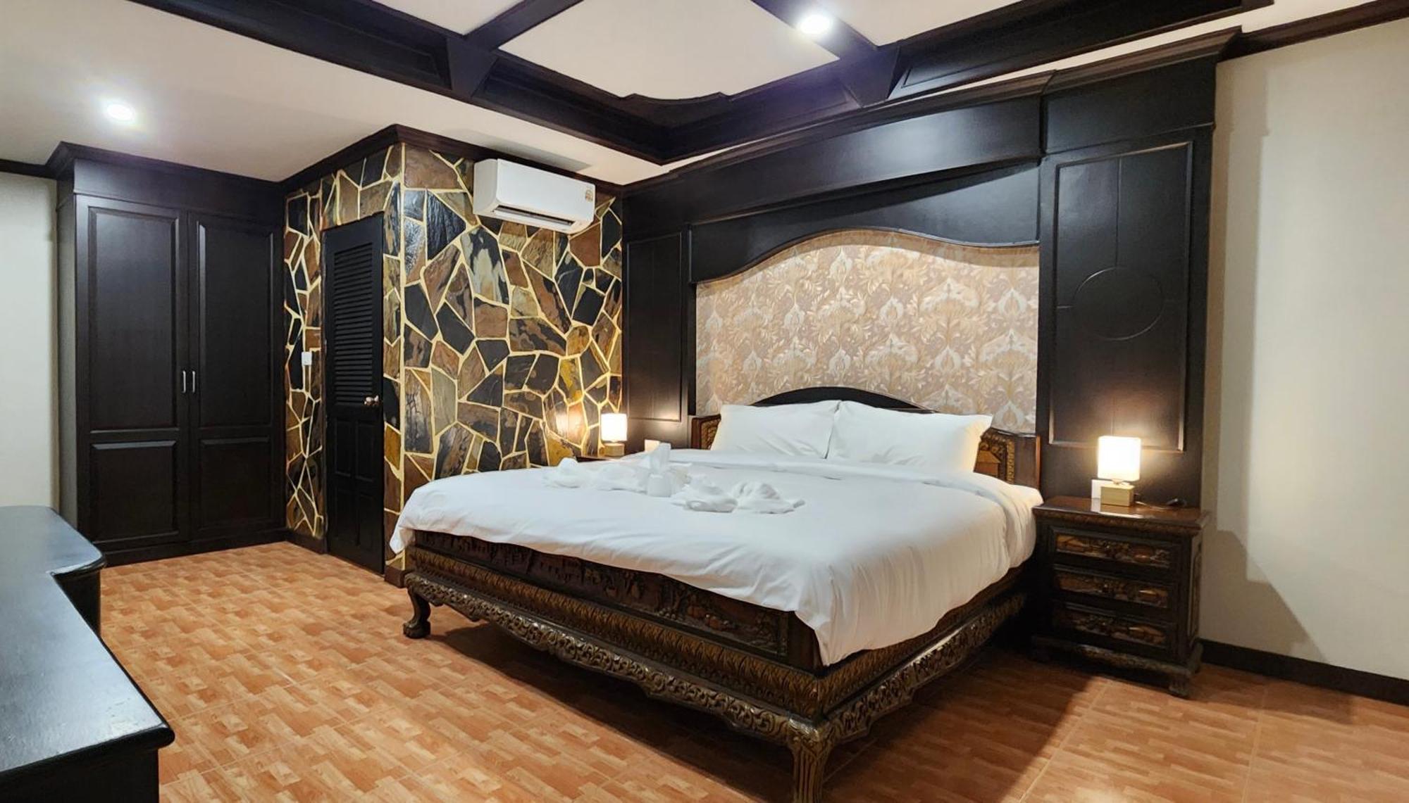 Arya Suites Patong Beach Екстериор снимка