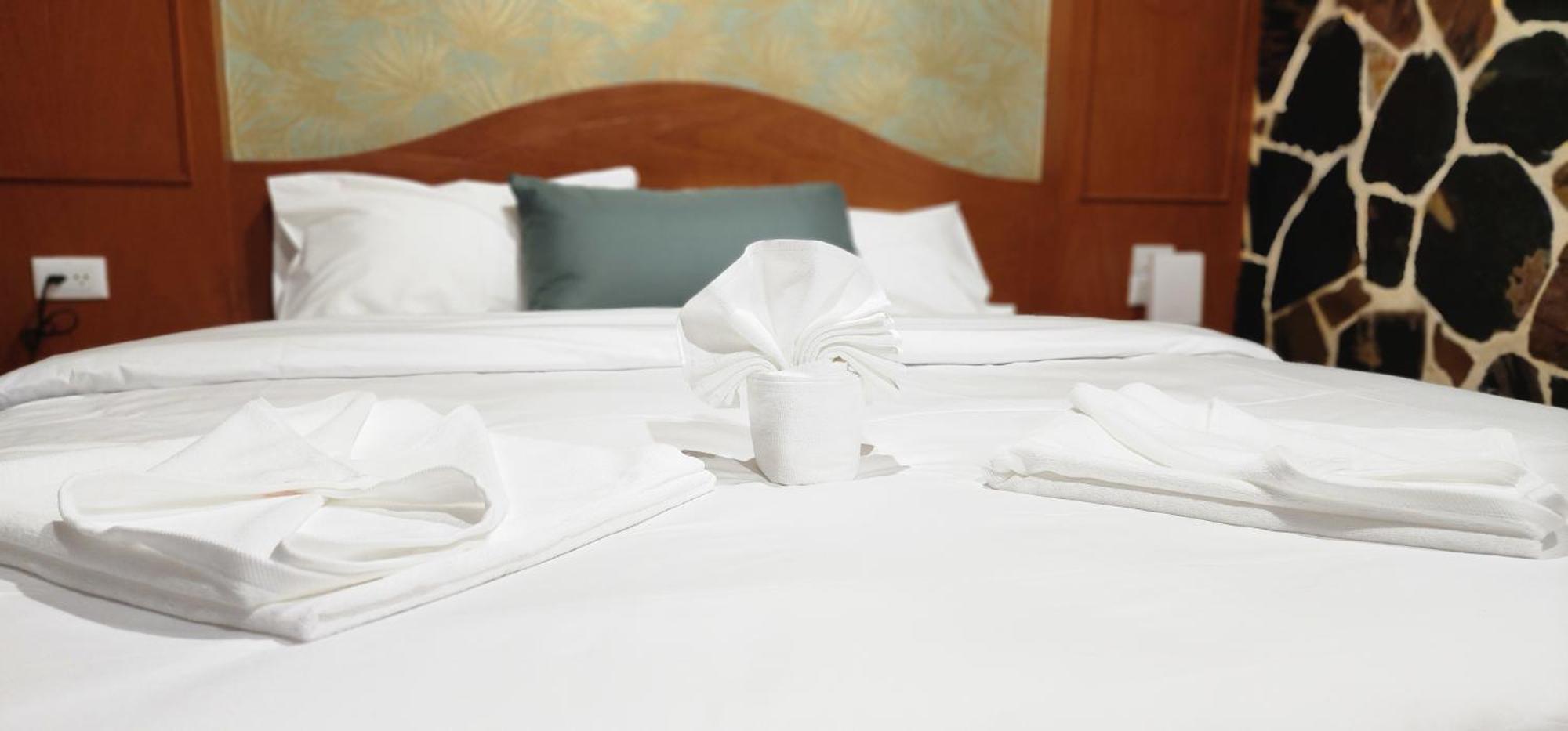 Arya Suites Patong Beach Екстериор снимка