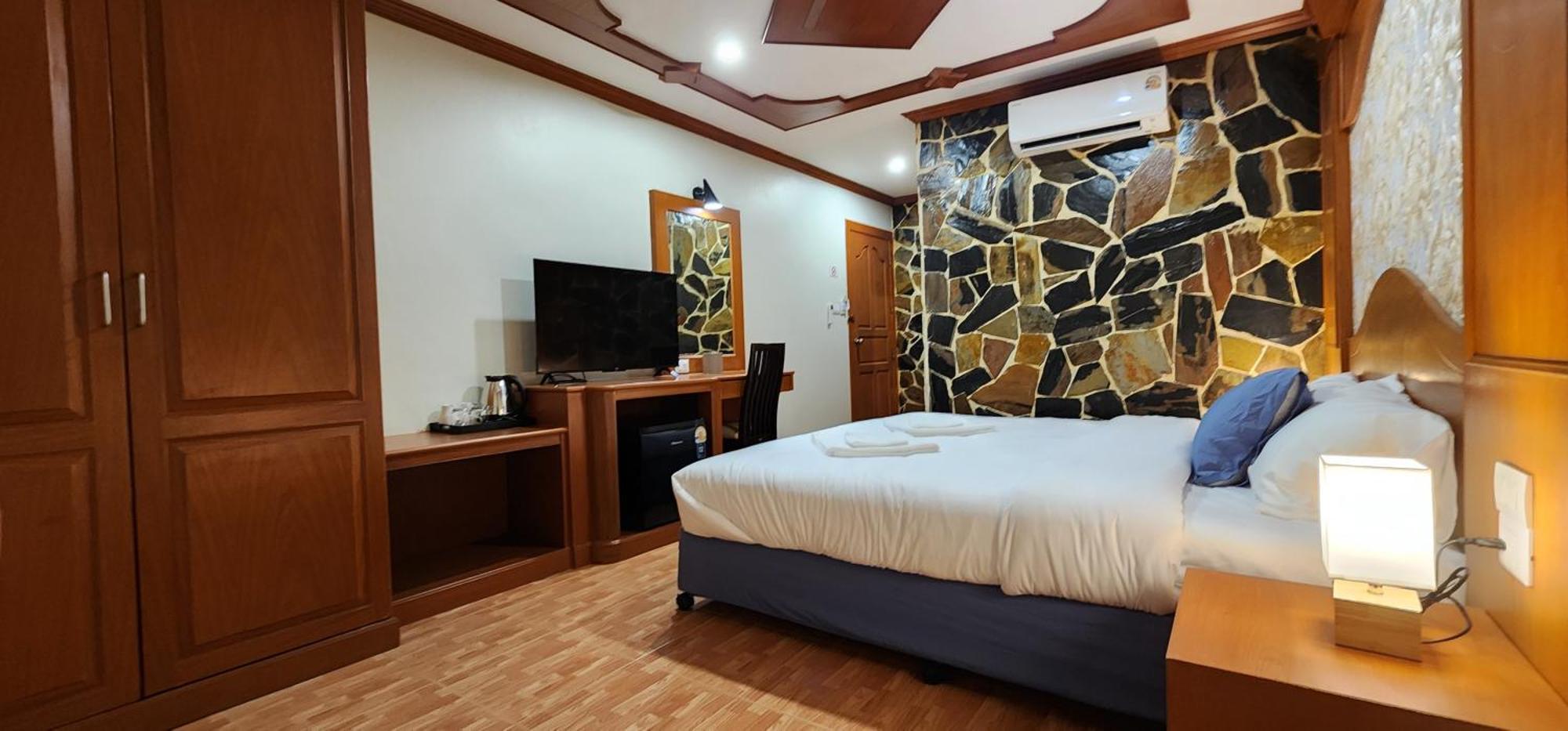 Arya Suites Patong Beach Екстериор снимка