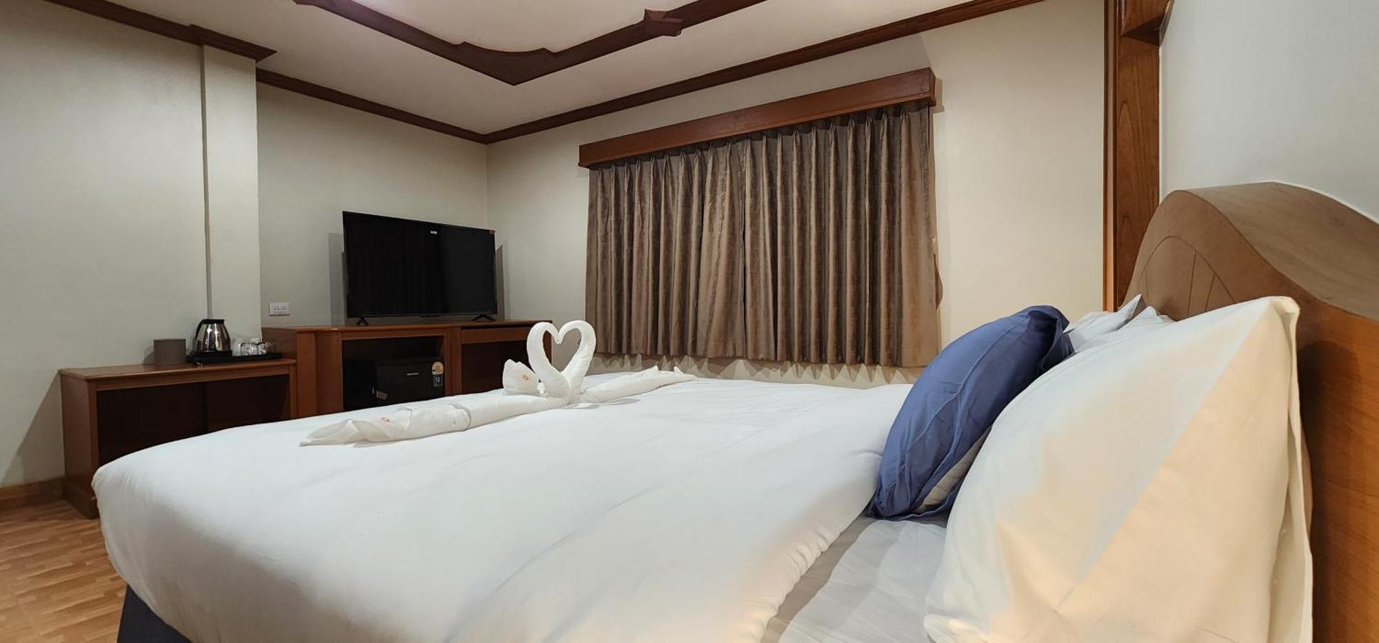 Arya Suites Patong Beach Екстериор снимка